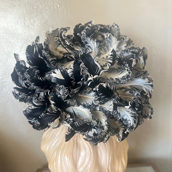 MASTERPIECE JACK MCCONNELL IVORY/BLACK CURLY FEATHER HAT + RHINESTONE BROOCH main image 6